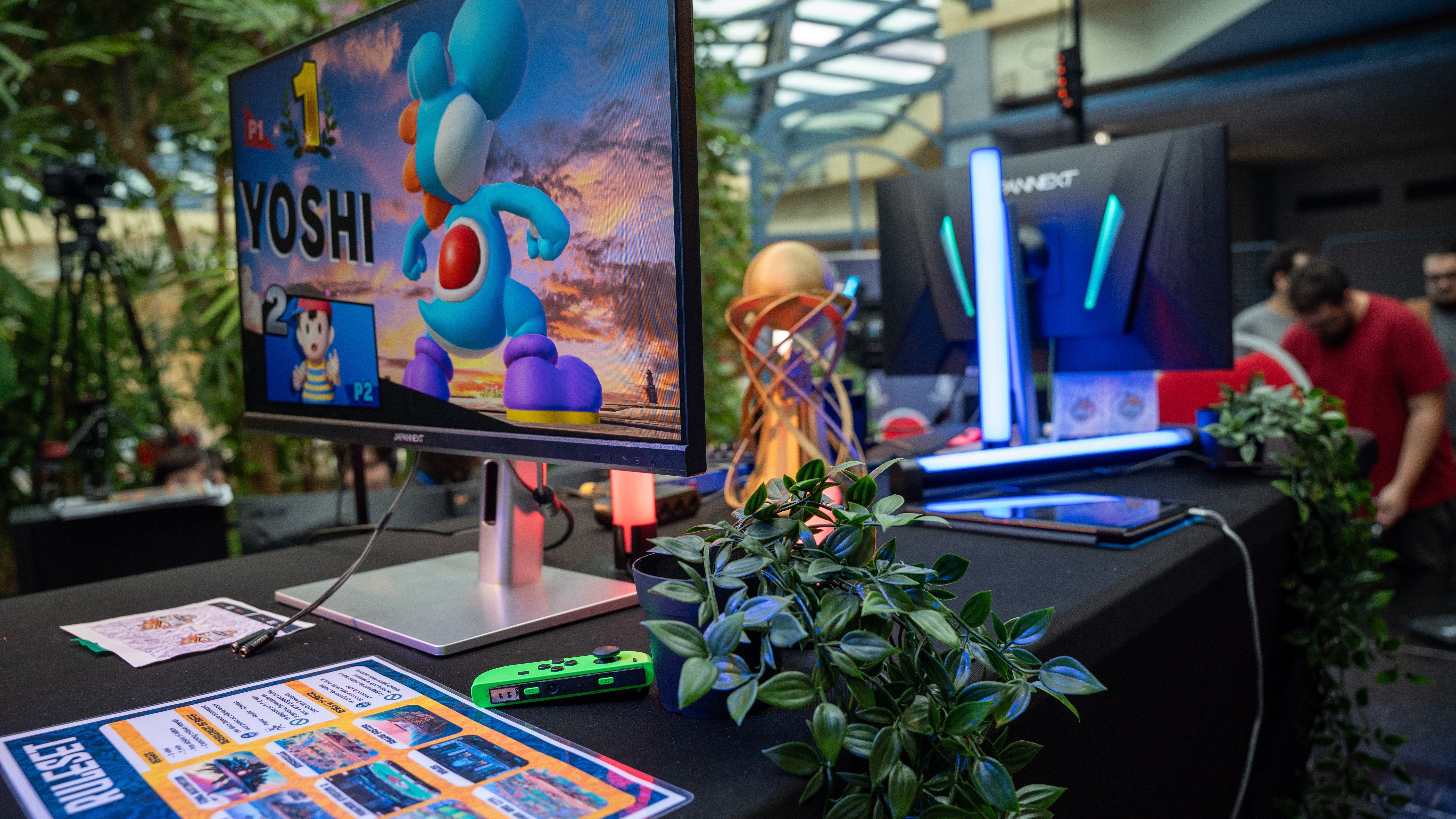 JAPANNEXT FHD LED MONITOR 165Hz
スピーカー付 JapanNext Offers a Curved Gaming Monitor with State of the Art