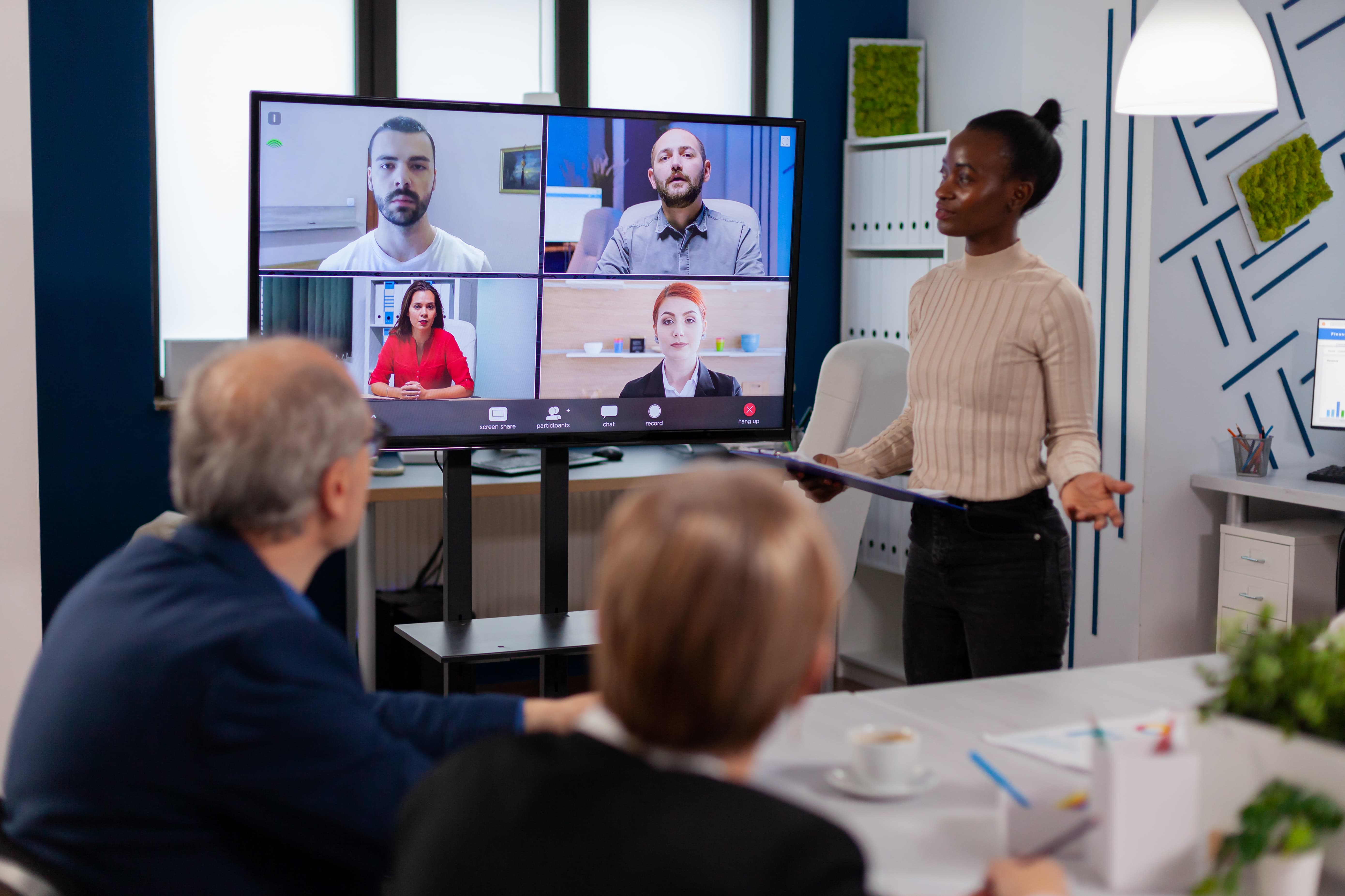 The Benefits of Widescreen Monitors for Office Productivity – JAPANNEXT